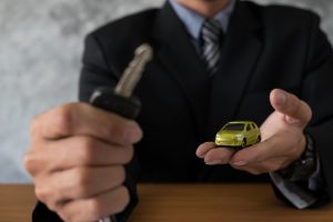 Praktyczny poradnik, jak wybrać najlepsze ubezpieczenie dla twojego samochodu