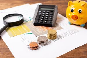Poradnik finansowy: jak oszczędzać na polisach ubezpieczeniowych?