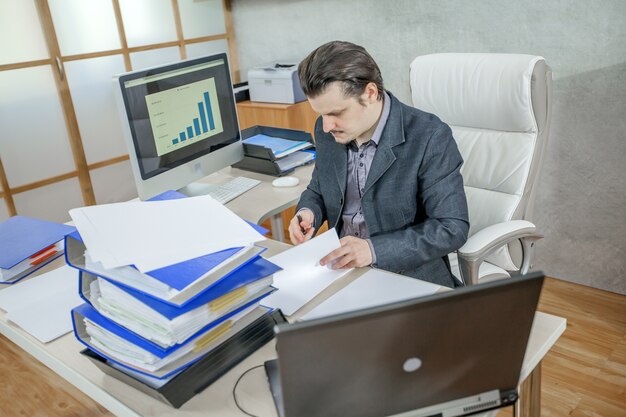 Jakie korzyści niesie ze sobą profesjonalna obsługa rozliczeń podatkowych dla spółek?